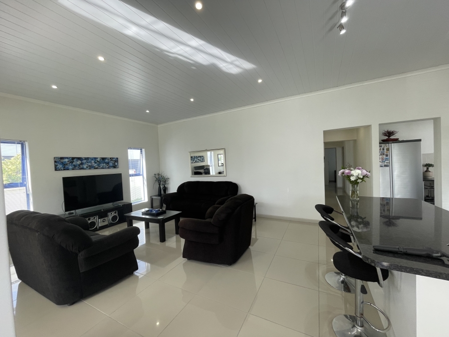 3 Bedroom Property for Sale in Blue Lagoon Western Cape